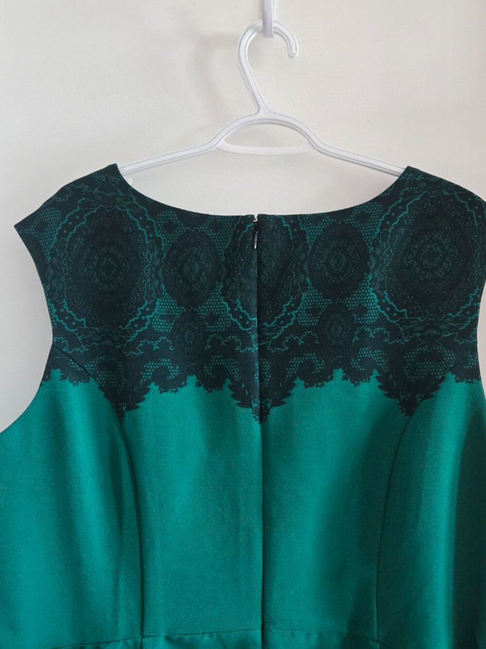 Roz & Ali Plus Size Fit & Flare Dress - Emerald Green with Lace Print - Picture 3 of 9